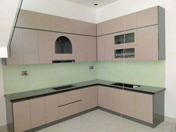 So sánh tủ bếp gỗ MDF và tủ bếp gỗ tự nhiên: Lựa chọn nào phù hợp cho nhà phố tại Dĩ An?